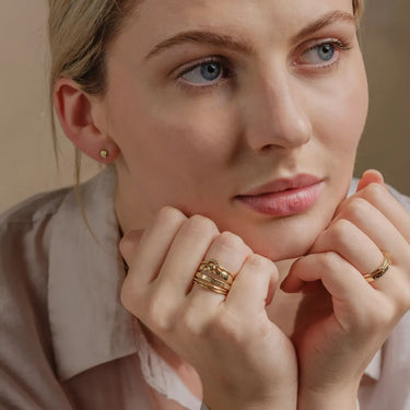 Gold Lean do bhrionglóid sentiment ring