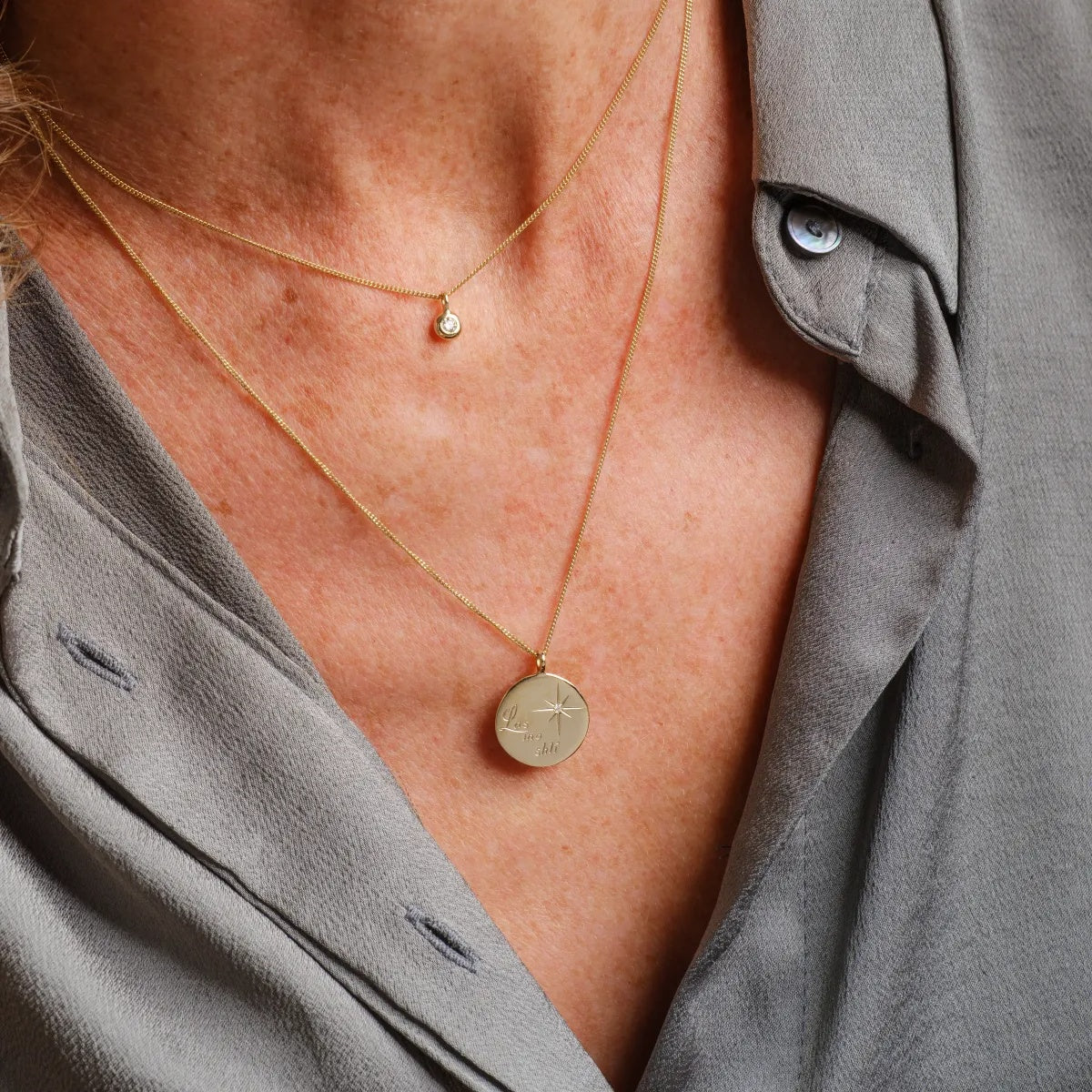 Gold Las mo shlí diamond pendant